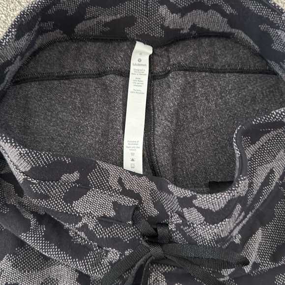 Like new Lululemon Scuba High-Rise Jogger Camo - Picture 3 of 8